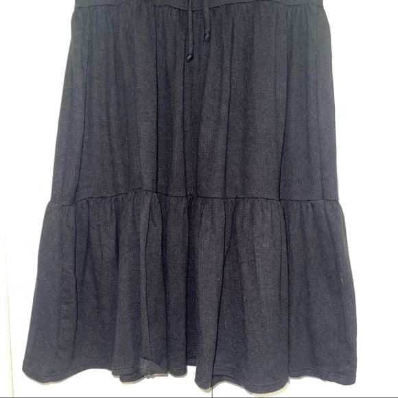 S Black Tiered Dress with flowy sleeves and tie in the center - Picture 3 of 4